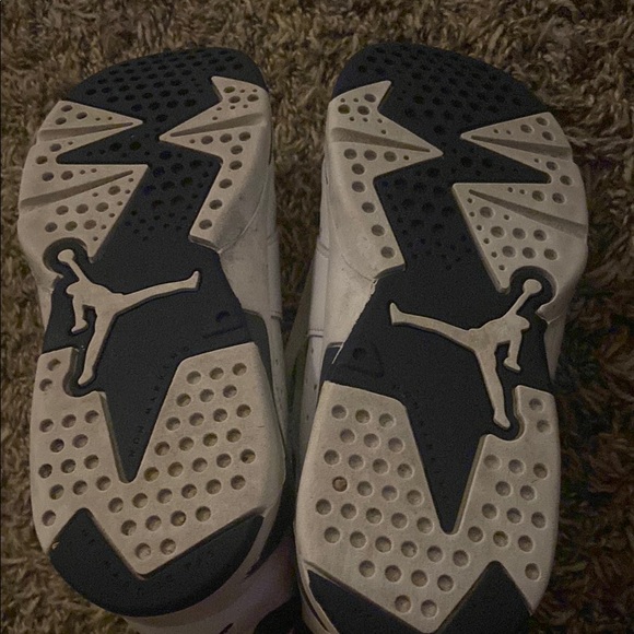 Jordan 6 - SIZE 2 Kids - Hightop, White and Navy Sneakers - Picture 4 of 6